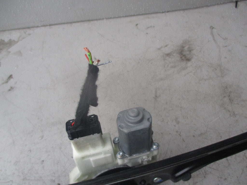 CITROEN C4 PICASSO 2013 OSR REAR DOOR WINDOW REGULATOR & MOTOR  9825709880