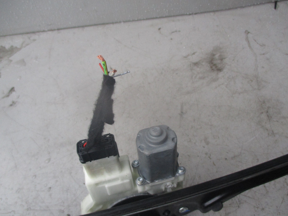 CITROEN C4 PICASSO 2013 OSR REAR DOOR WINDOW REGULATOR & MOTOR  9825709880