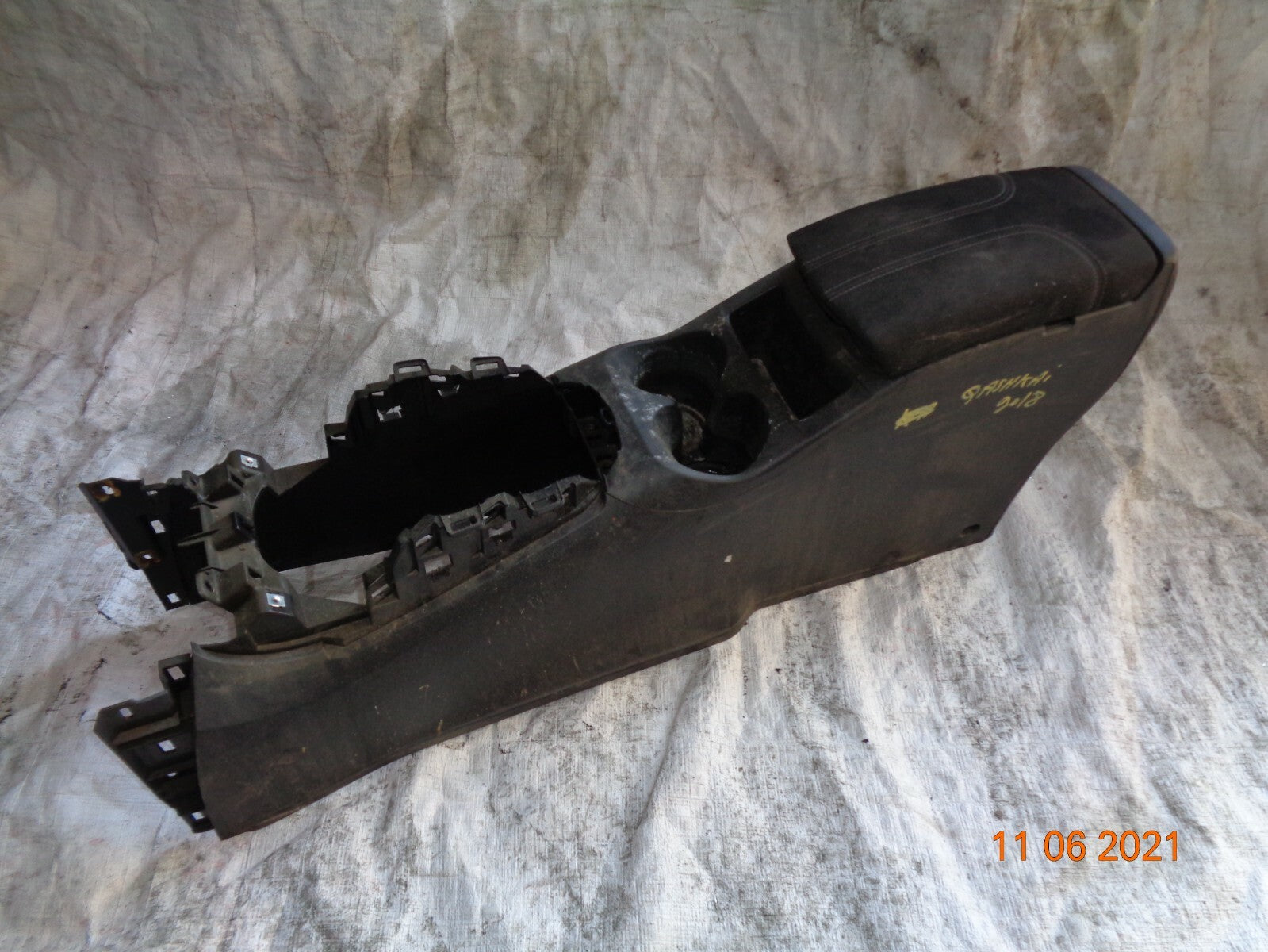NISSAN QASHQAI J11 MK2 2019 CENTRE CONSOLE LEATHER ARM REST ASSEMBLY          #2