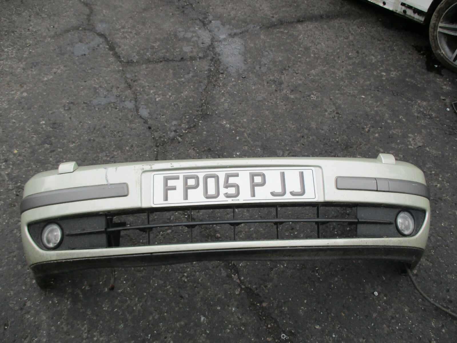 RENAULT LAGUNA MK2 FRONT BUMPER COMPLETE LIGHT GREEN