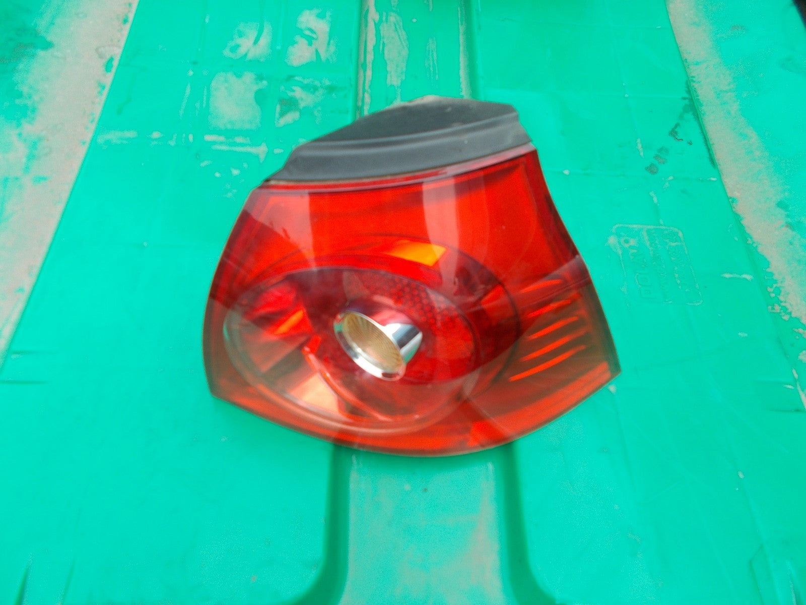 VOLKSWAGEN GOLF MK5 OS DRIVER SIDE REAR LIGHT 1K6945096G