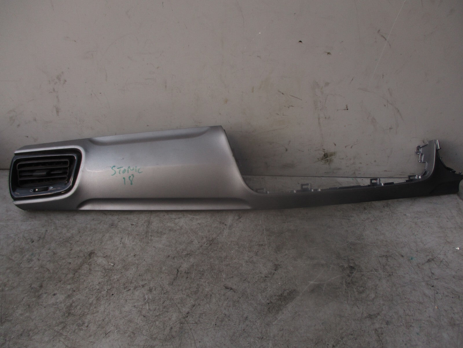2018 KIA STONIC PASSENGER FRONT AIR VENT & DASHBOARD PANEL COVER TRIM 84721H8RA0