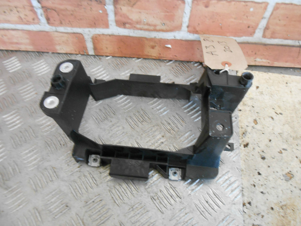 AUDI A3 8V 2013 GEAR STICK LEVER SURROUND MOUNTING BRACKET SUPPORT 8V0863531