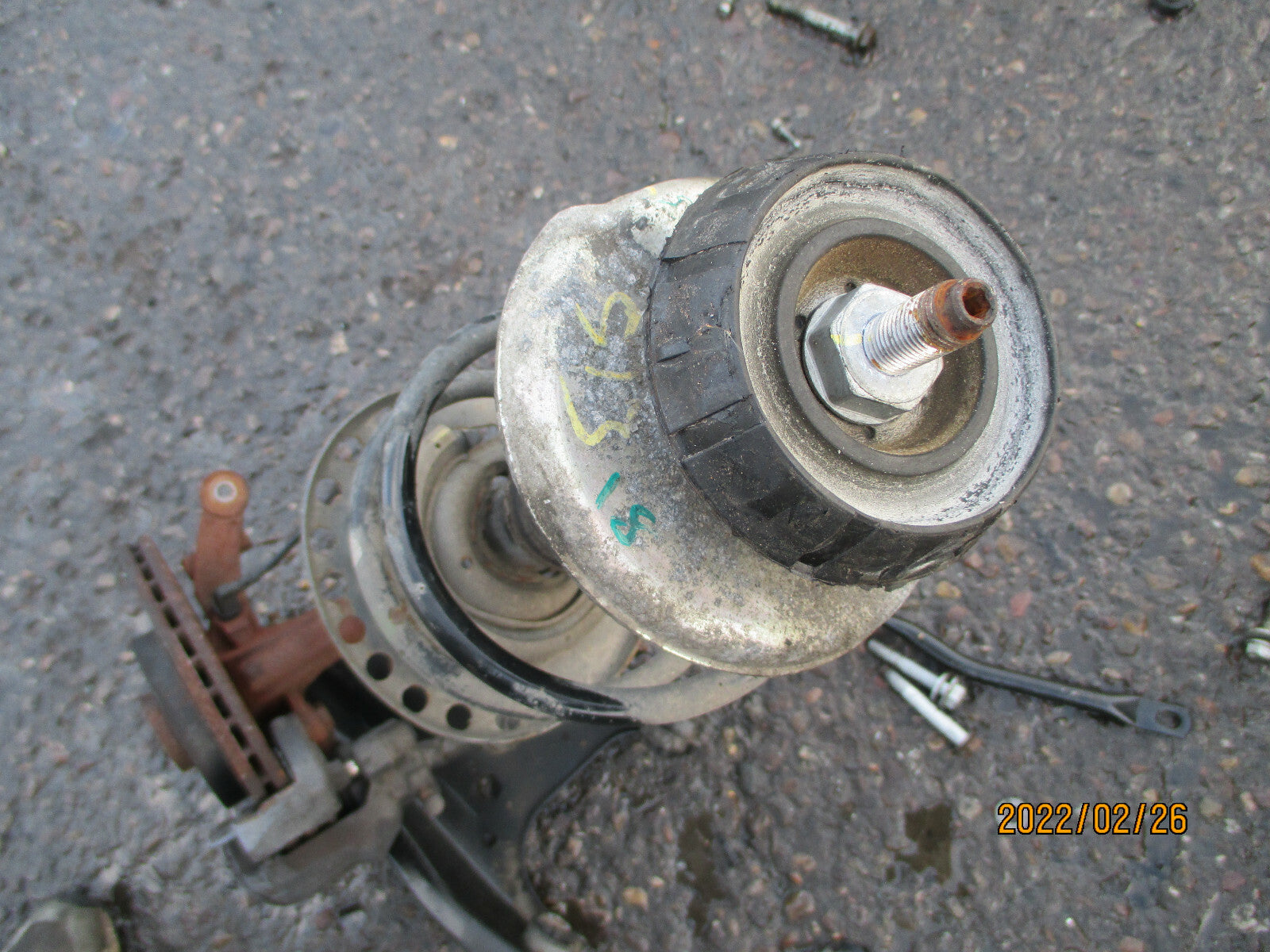 DACIA SANDERO 2017 MK2 1.0 PETROL OSF DRIVER FRONT SHOCK SUSPENSION CALIPER HUB