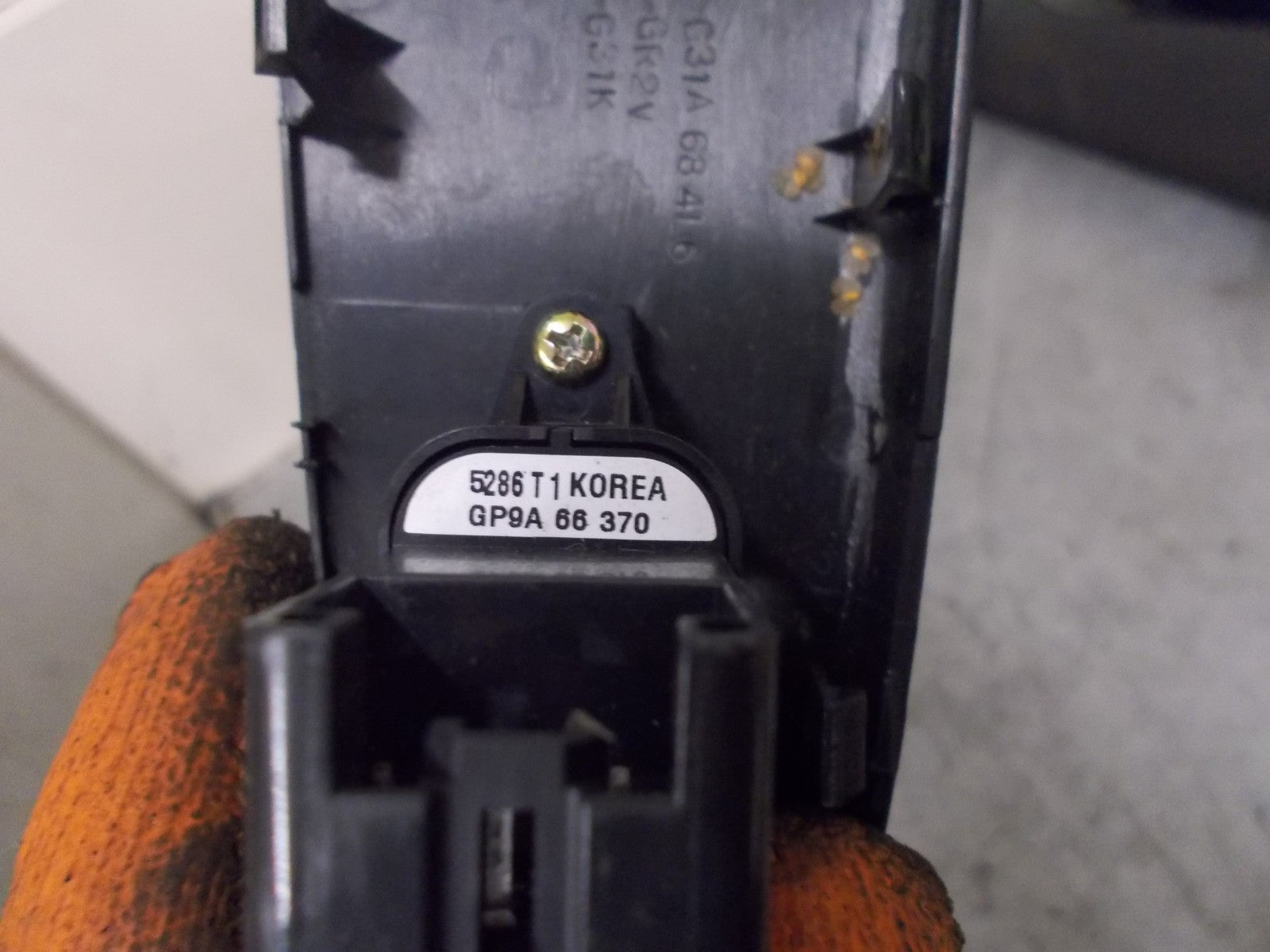 MAZDA 6 GG 2005 MK1 NSF PASSENGER SIDE FRONT WINDOW SWITCH GREY GP9A66370