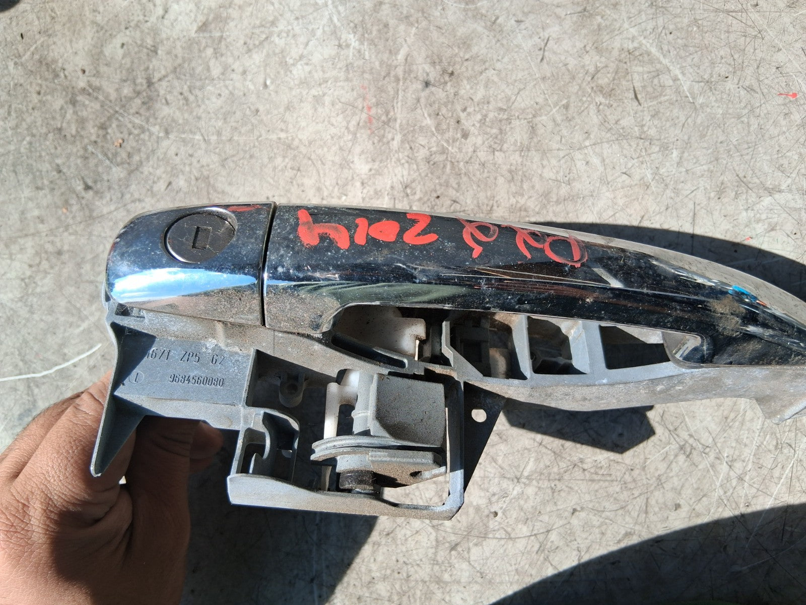 2011 CITROEN DS3 NSF PASSENGER SIDE FRONT LEFT EXTERIOR DOOR HANDLE 9684560080