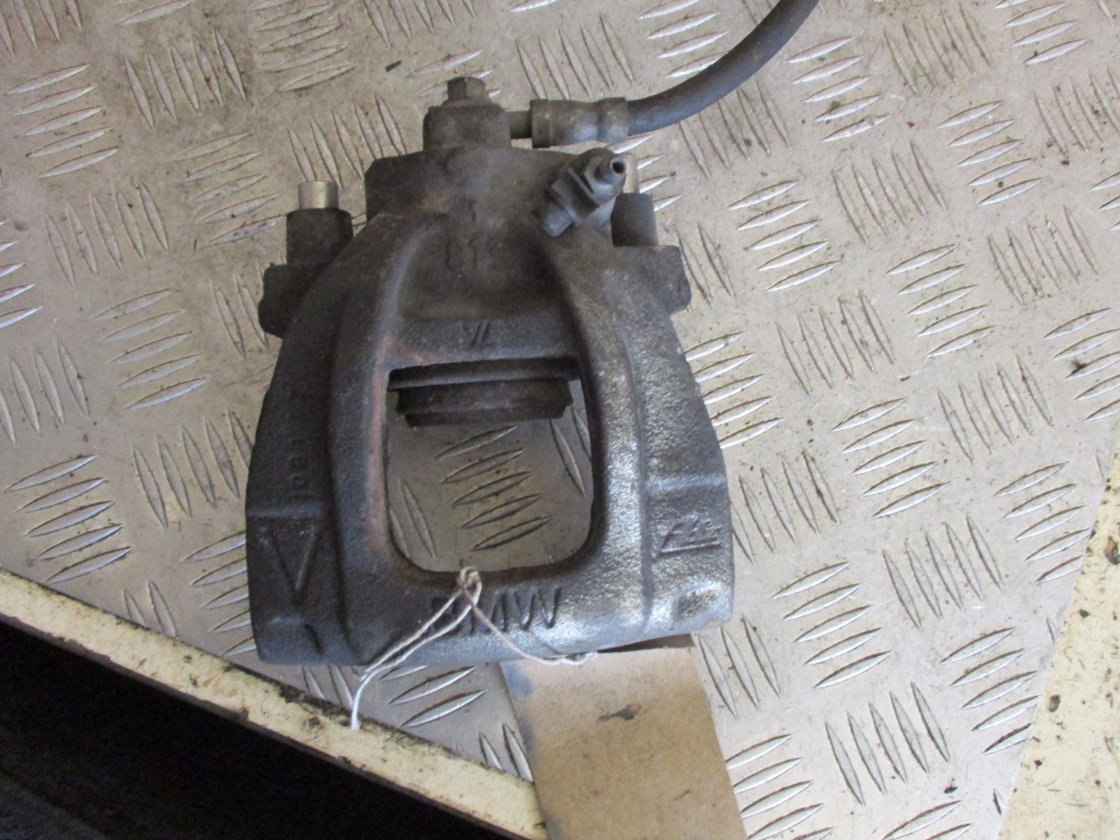 BMW 1 SERIES F20 2016 116d PASSENGER FRONT BRAKE CALIPER & CARRIER 118102 4804.2