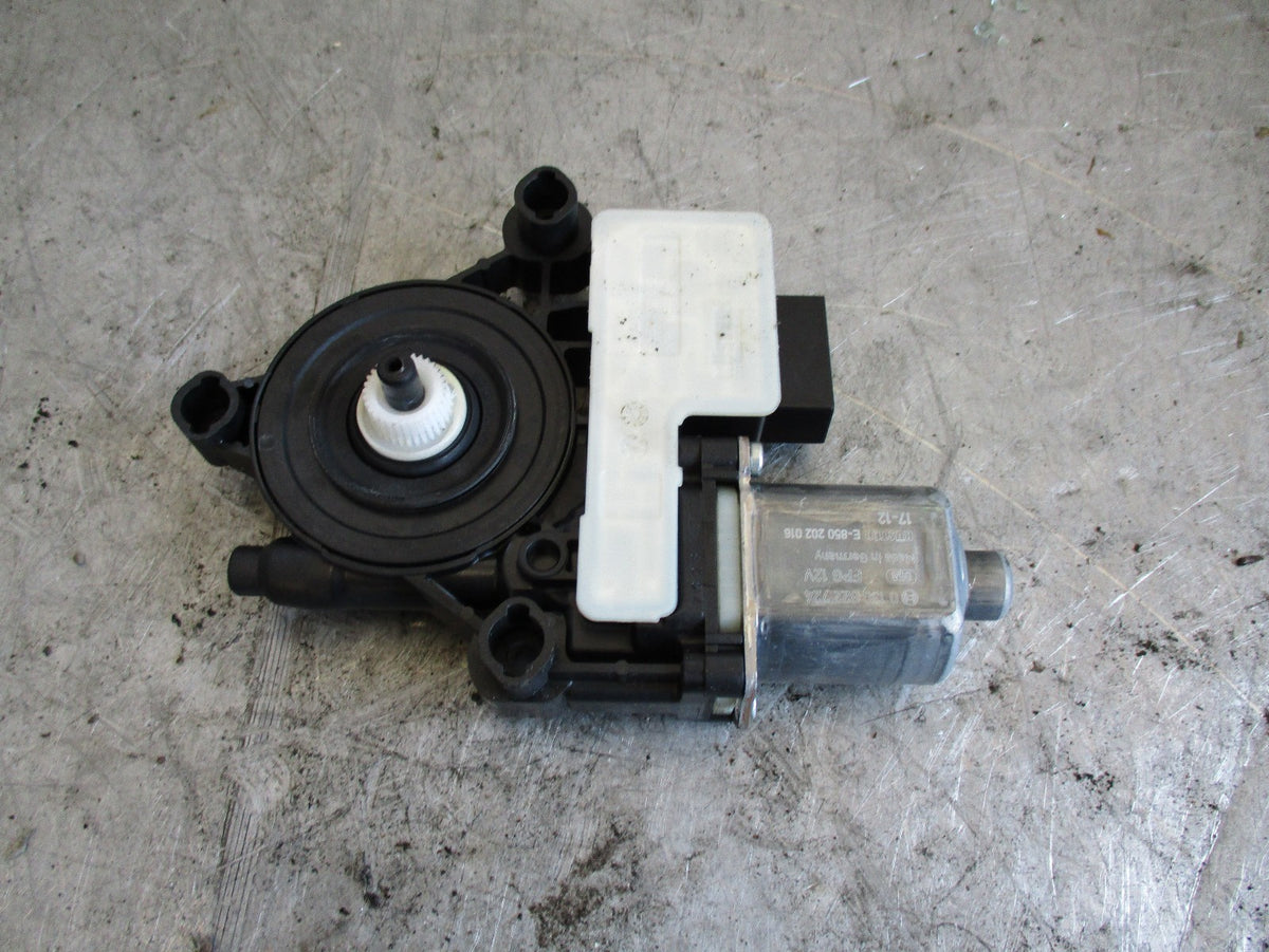 SEAT LEON 5F (MK3) 2018 OSR DRIVER SIDE REAR DOOR WINDOW REGULATOR 5Q0959812E