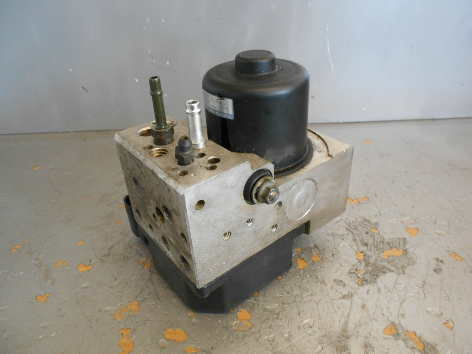 LEXUS IS 200 2001 ABS ESP PUMP & CONTROL MODULE 12038796 4454055010 133200504