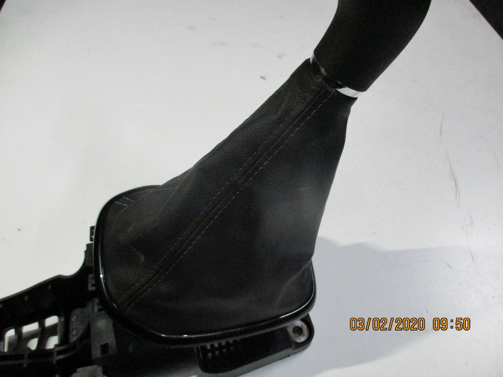 VAUXHALL VIVA 2017 5 SPEED MANUAL GEAR STICK KNOB GAITER 688309947 55489832