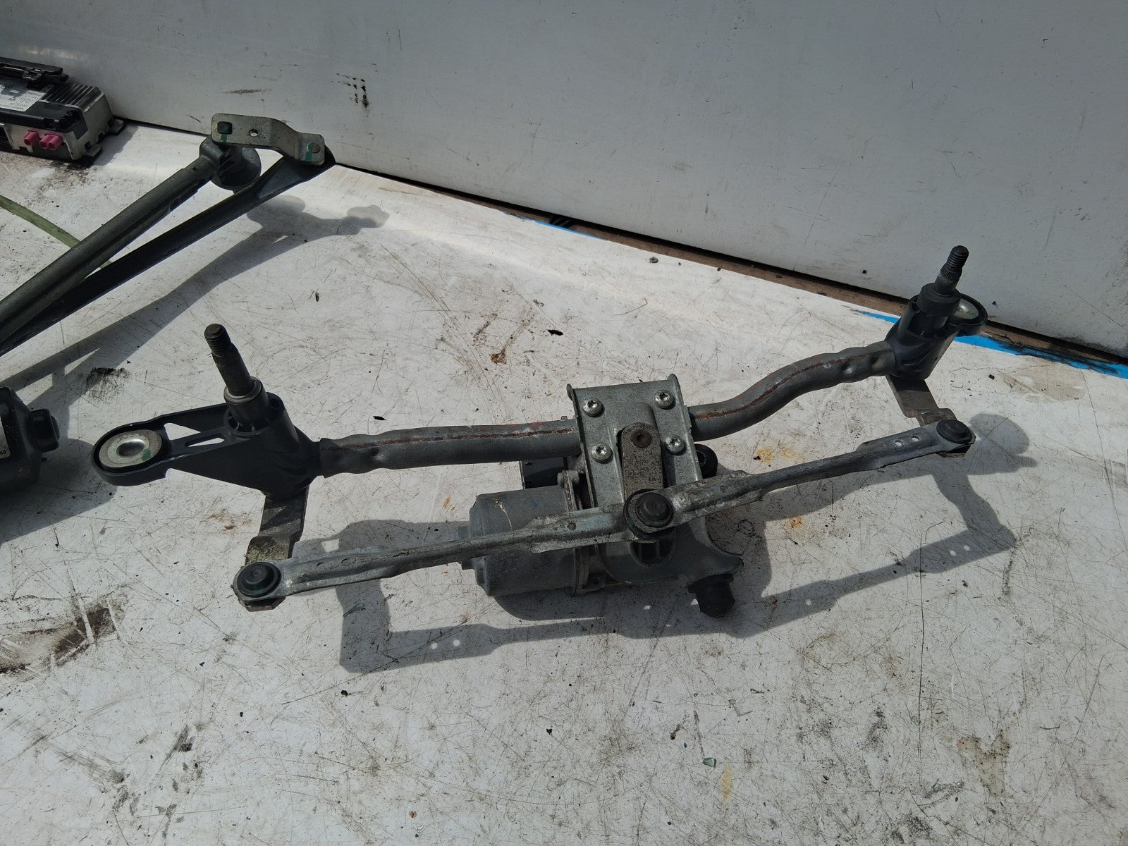 2021 FORD ECOSPORT FRONT WINDSCREEN WIPER MOTOR LINKAGE GN1517500BC