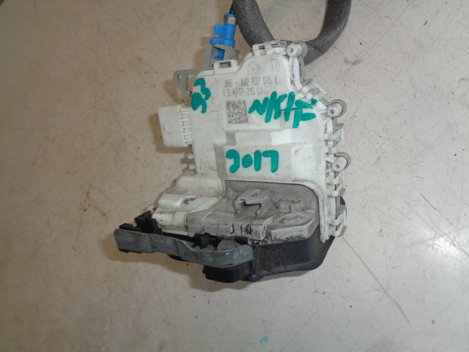 AUDI Q3 8U 2017 NSF PASSENGER SIDE FRONT DOOR LOCK MECHANISM 8J2837015E