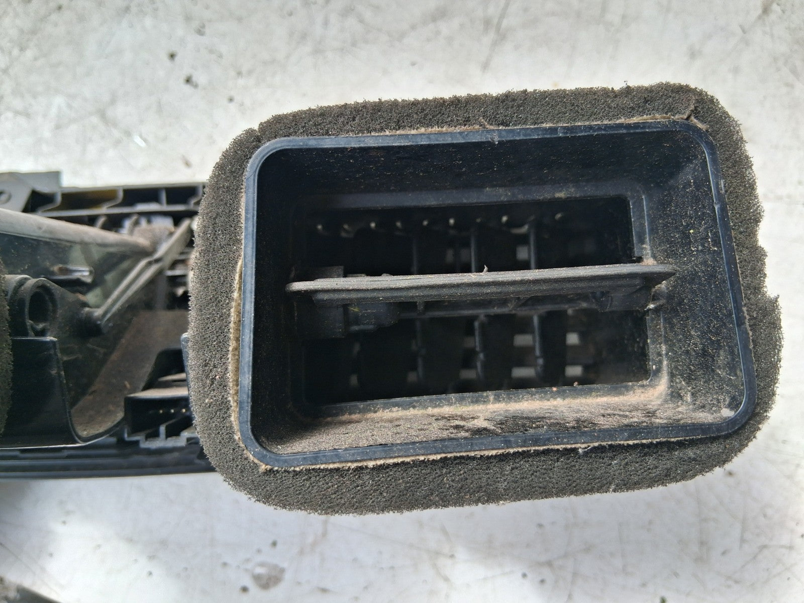 2016 VOLVO V40 DASH CENTER DOUBLE AIR VENT AND HAZARD SWITCH