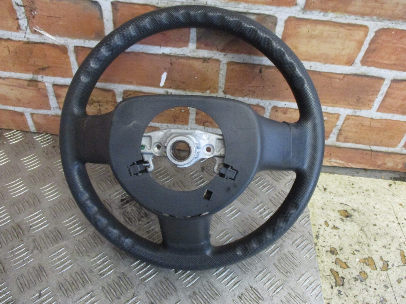 CITROEN C1 2007 3 SPOKE PERFORATED BARE STEERING WHEEL BLACK MGS120-01840