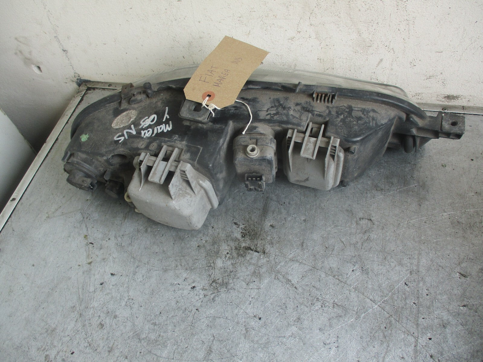 FIAT MAREA NS PASSENGER SIDE HEADLIGHT 88201557
