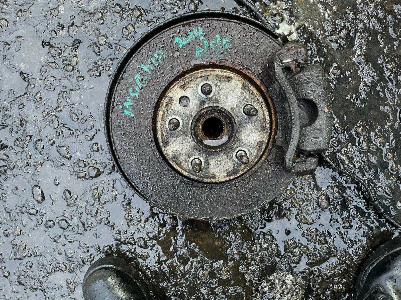 VAUXHALL INSIGNIA A MK1 2.0 DIESEL 2014 OSF DRIVER SIDE FRONT HUB WITH CALIPER