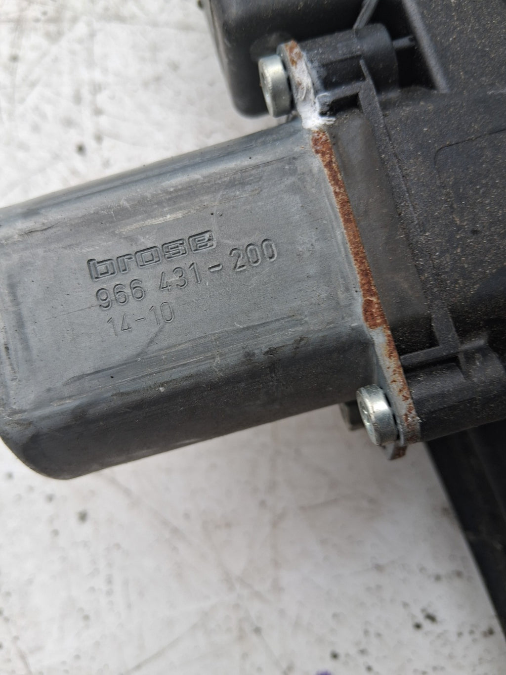 2015 VAUXHALL ADAM NSF NEAR LEFT PASSENGER SIDE FRONT WINDOW REGULATOR 966431200