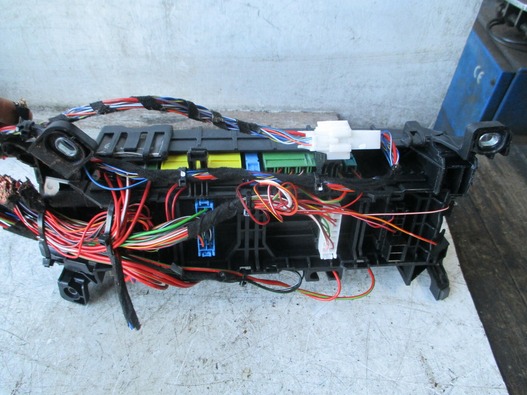 MERCEDES GLA MK1 X156 2019 PASSENGER SIDE FRONT FUSE BOX A2465400140