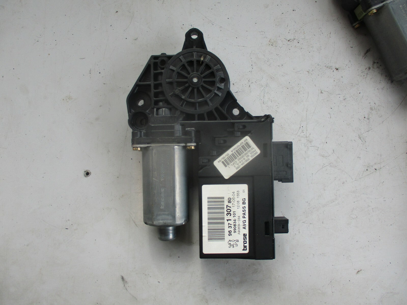 PEUGEOT 307 NS PASSENGER LEFT NEAR SIDE WINDOW MOTOR 9637130780