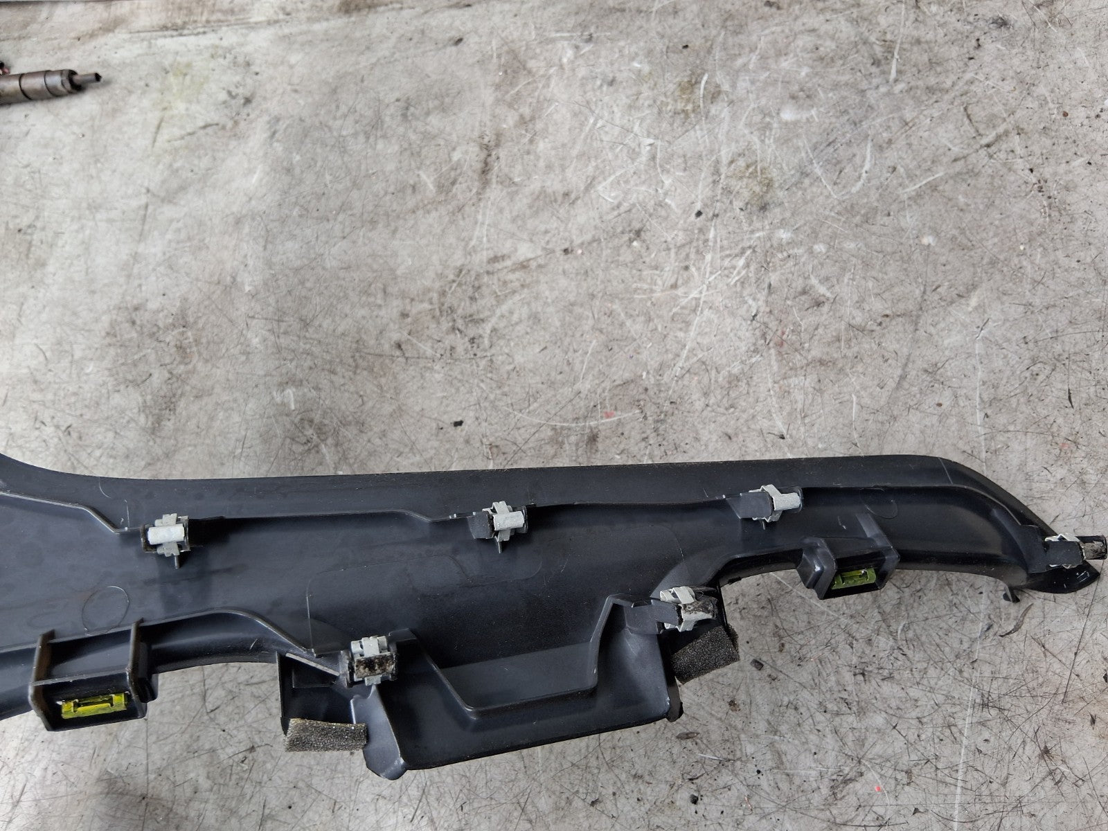 2012 PEUGEOT 208 FRONT DASHBOARD CENTRE AIR VENT 9875839677