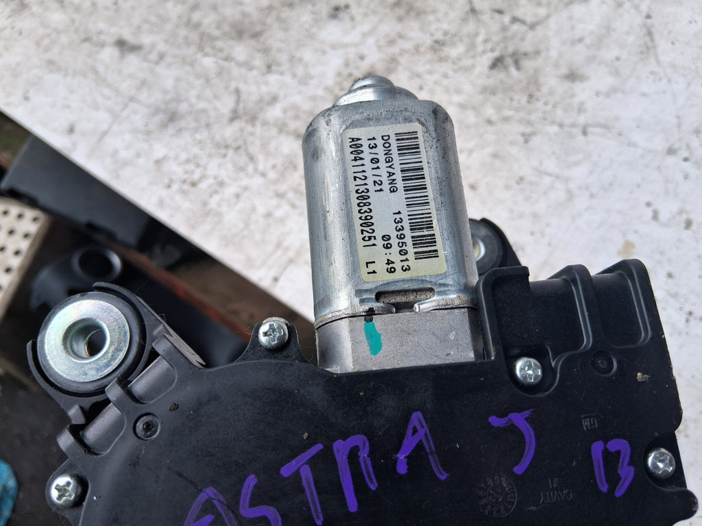2013 VAUXHALL ASTRA J REAR WINDSCREEN WIPER MOTOR 13395013