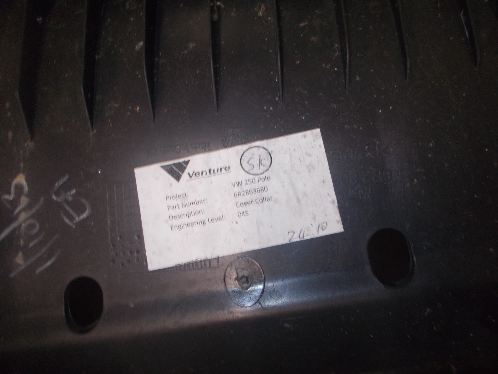 VW VOLKSWAGEN POLO 6R MK5 GEAR STICK SURROUND TRIM 6R2863680