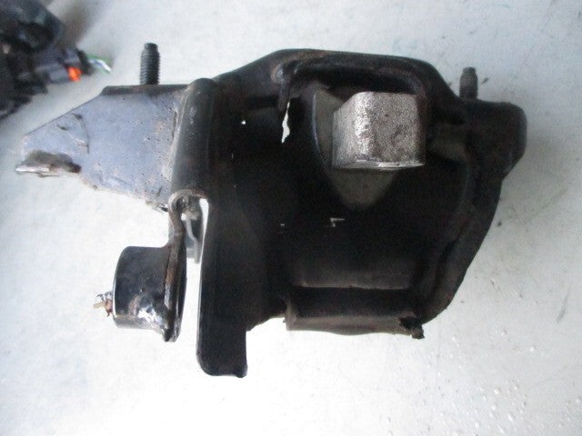 2005 VW VOLKSWAGEN POLO ENGINE MOUNT BRACKET 6Q0199555