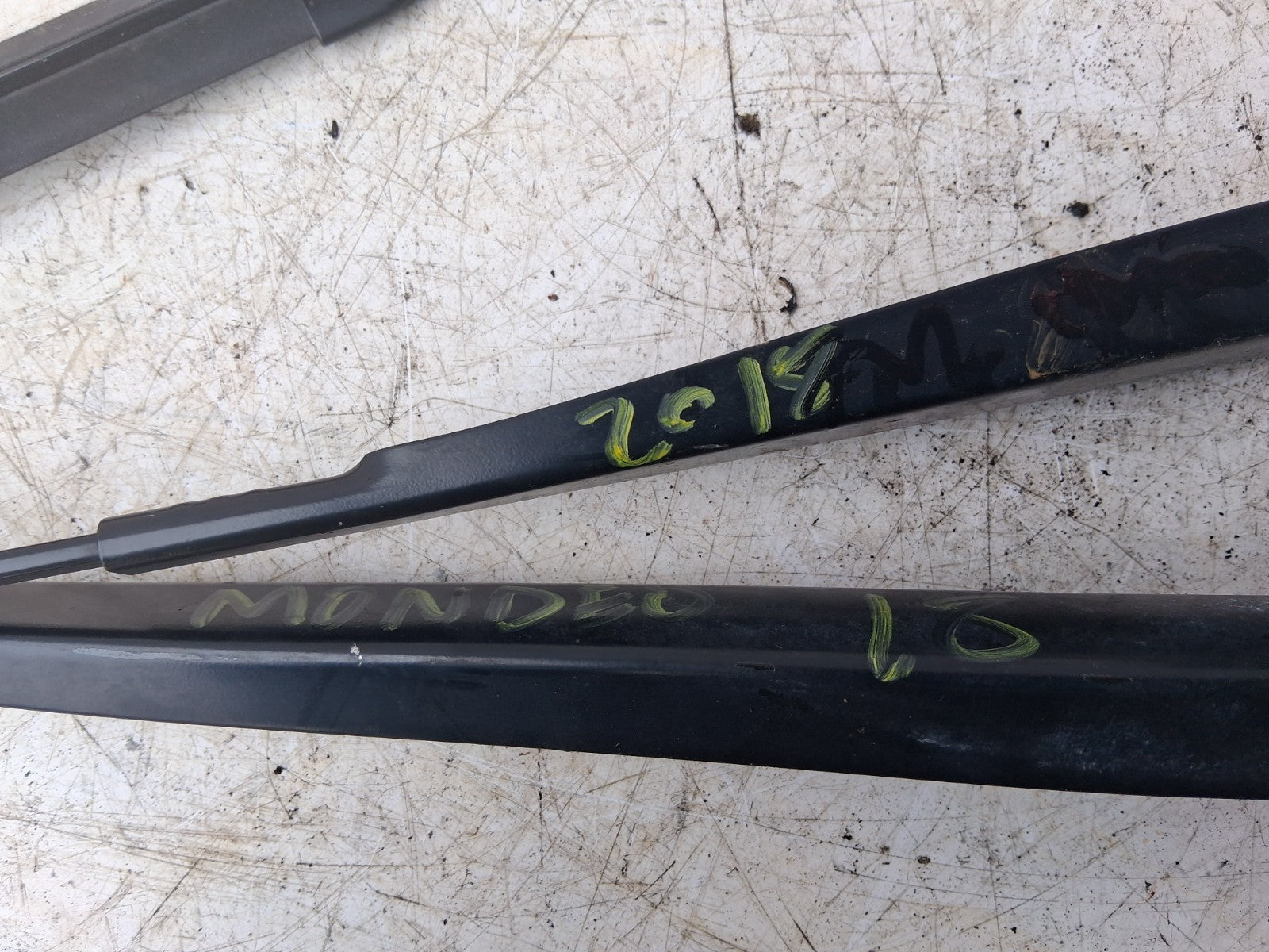 2018 FORD MONDEO MK5 FRONT WINDSCREEN BOTH WIPER ARMS