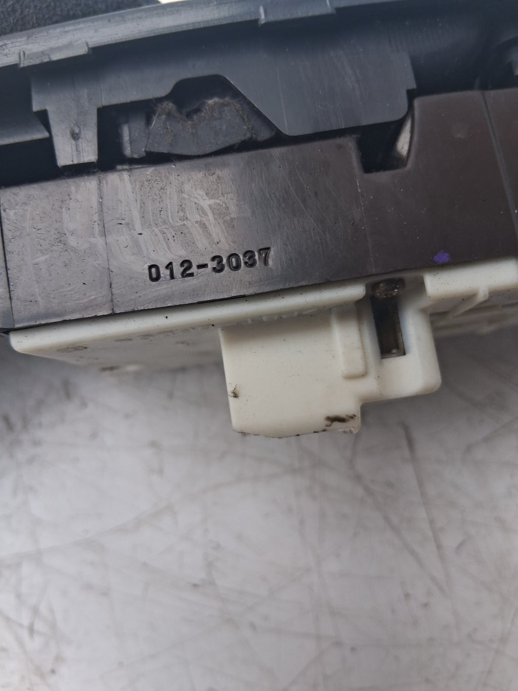 TOYOTA YARIS MK1 2004 OS DRIVER SIDE ELECTRIC WINDOW CONTROL SWITCH