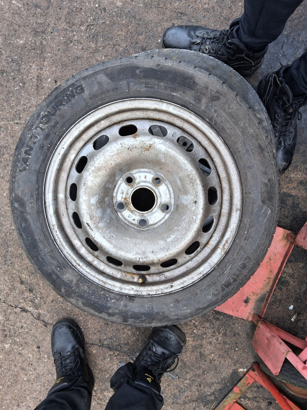 2006 VW VOLKSWAGEN PASSAT B6 16 INCH STEEL WHEEL WITH TYRE 205/55R16