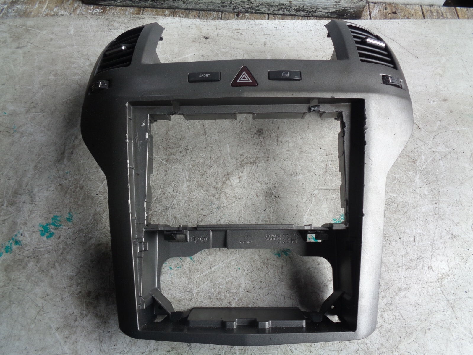 VAUXHALL ZAFIRA B MK2 2006 FRONT CENTRE CONSOLE SURROUND TRIM 13162556