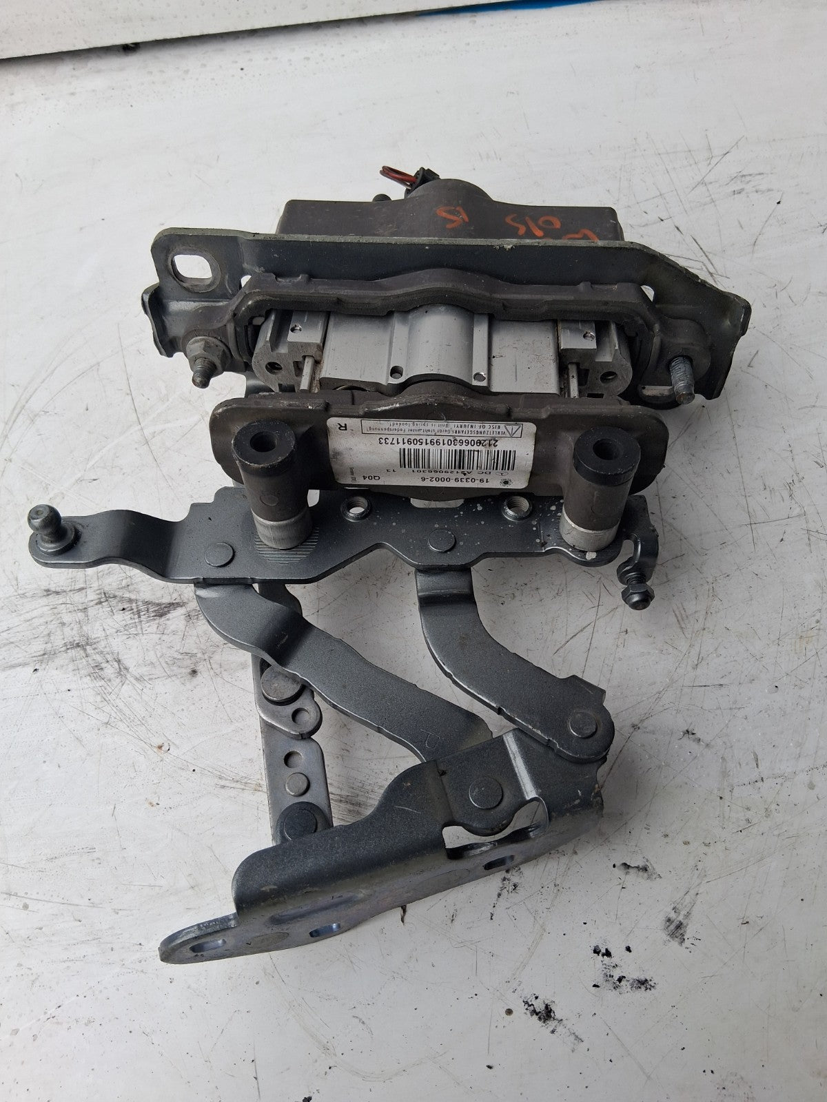 2015 MERCEDES BENZ C CLASS BONNET ACTUATOR FRONT A2129066301