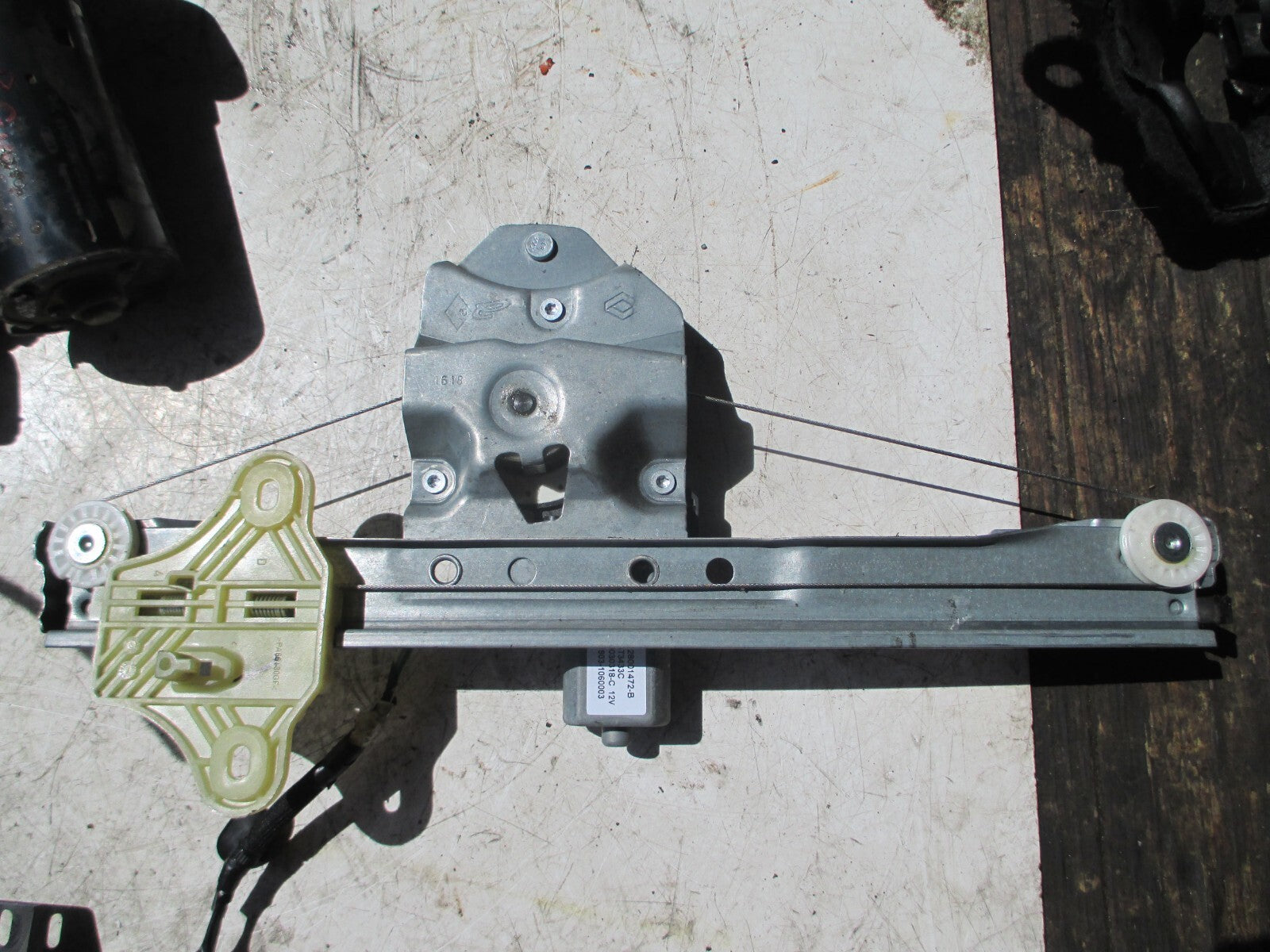 RENAULT CLIO MK4 REAR LEFT SIDE WINDOW MOTOR REGULATOR 128001472B