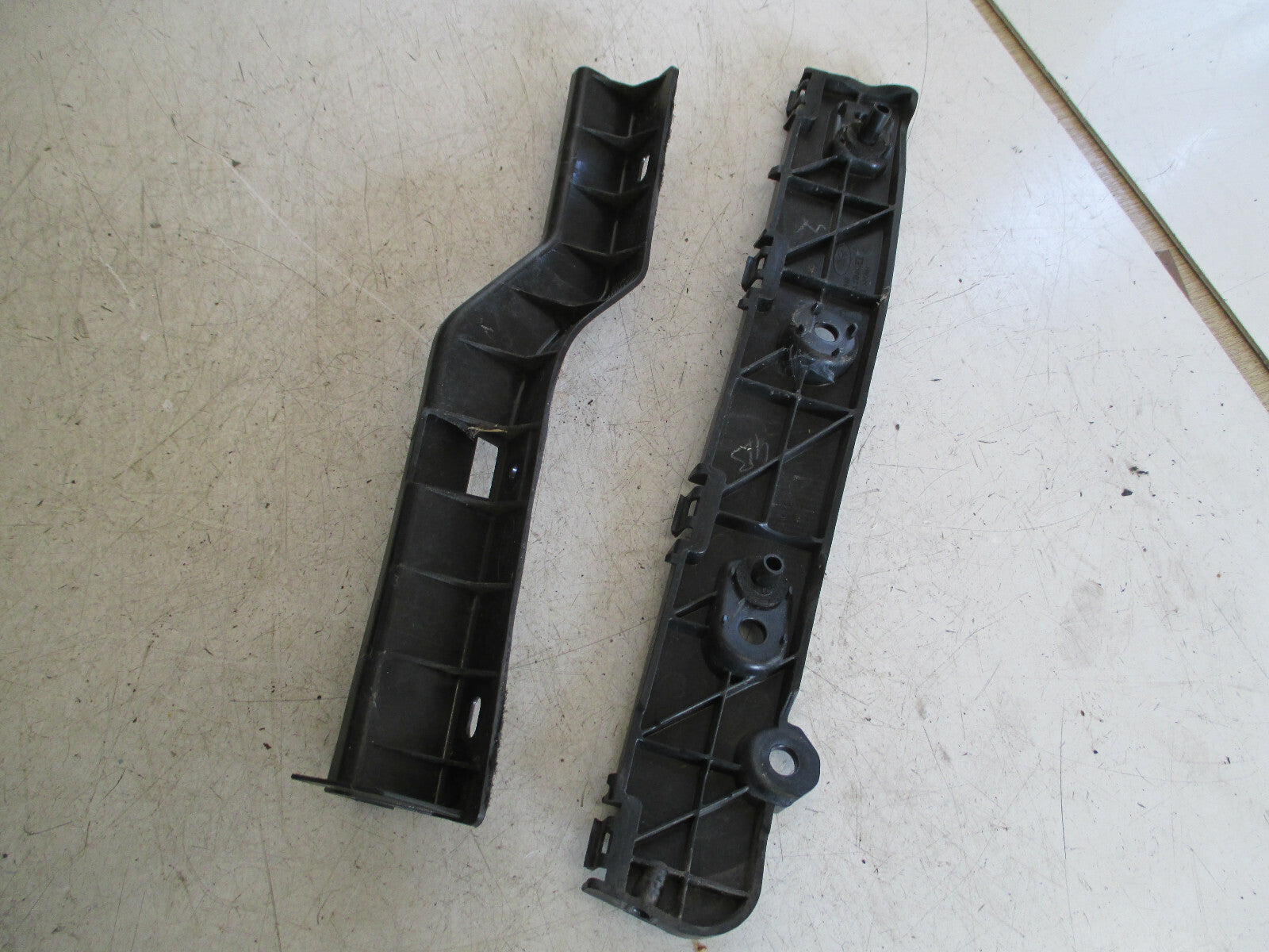 FORD ECOSPORT 2017 REAR RIGHT BUMPER BRACKETS CN1517A881CA CN1517A882DB