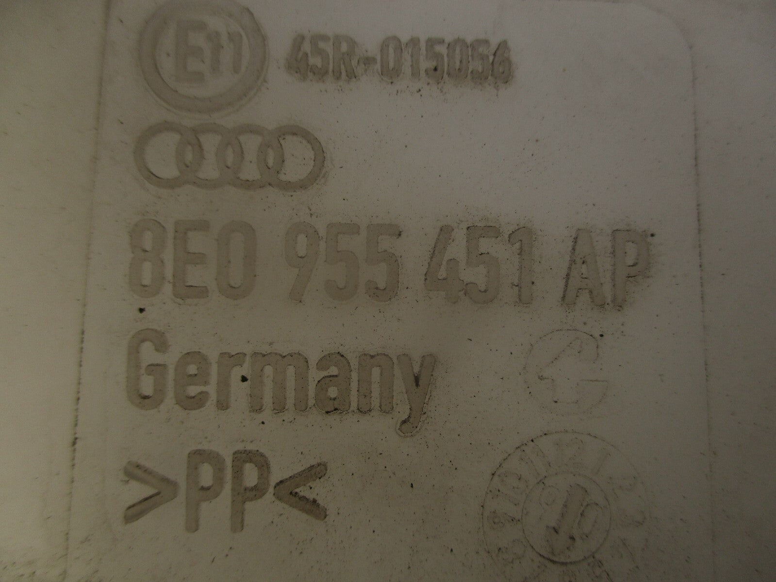 2006 AUDI A4 B7 WINDSCREEN WASHER BOOTLE TOP TANK 8E0955451AP