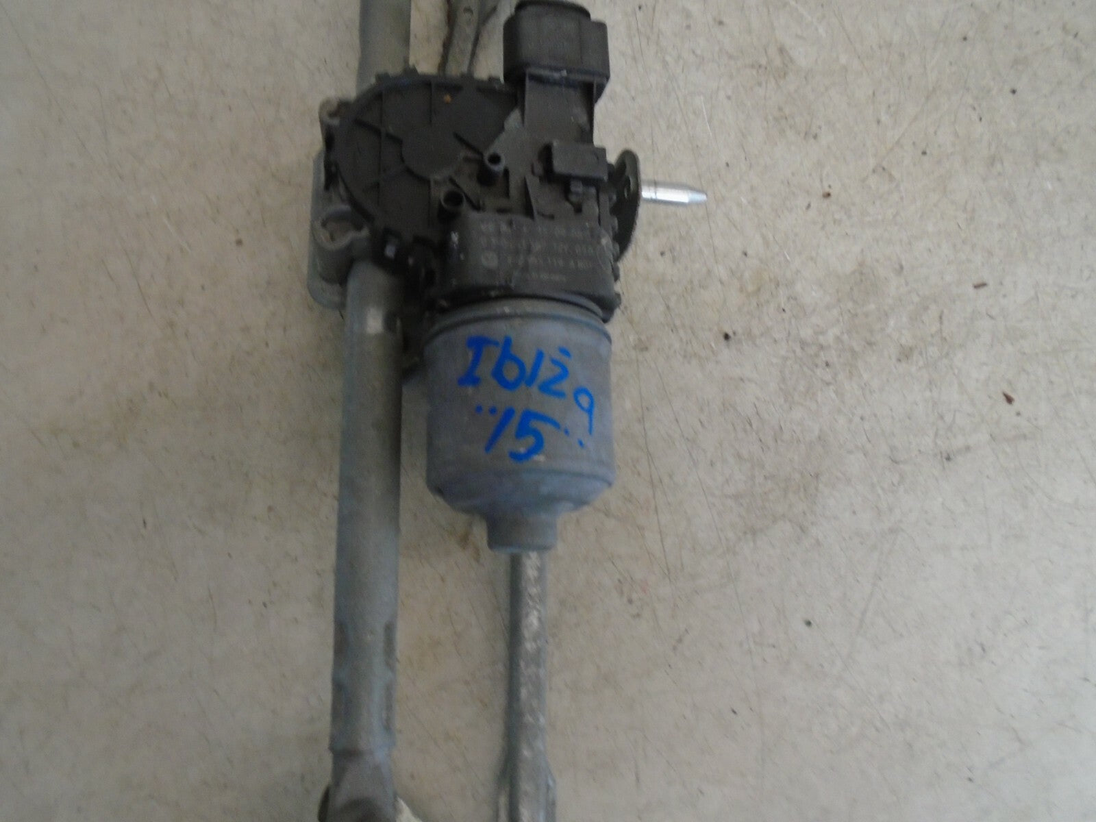 SEAT IBIZA 2015 MK4 6J WINDSCREEN WIPER MOTOR AND LINKAGE 6R2955119A