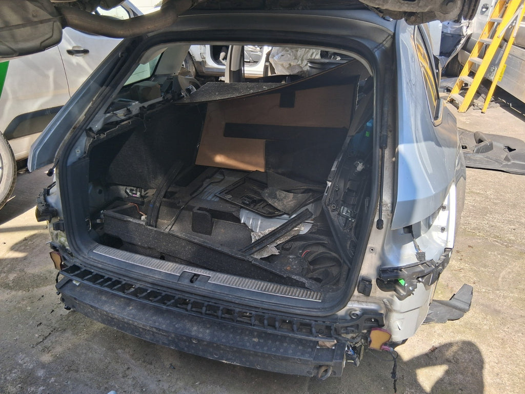2020 SKODA SUPERB ESTATE MK3 3V NSR PASSENGER SIDE REAR QUARTER PANEL CUT