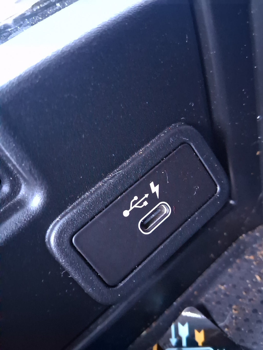 BMW 3 SERIES G20 2019 SALOON TYPE C SOCKET PORT