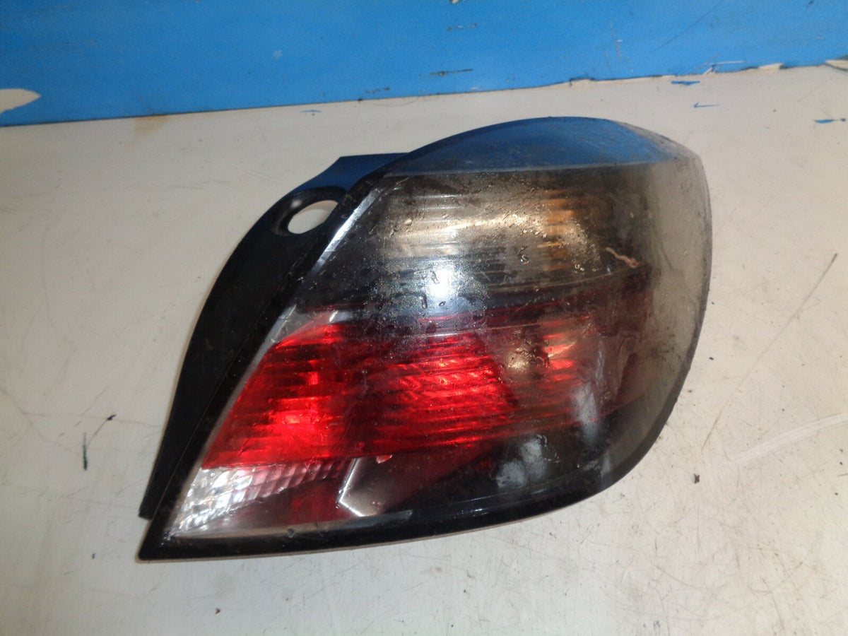 VAUXHALL ASTRA H MK5 OSR DRIVER SIDE REAR TAIL LIGHT 24451834