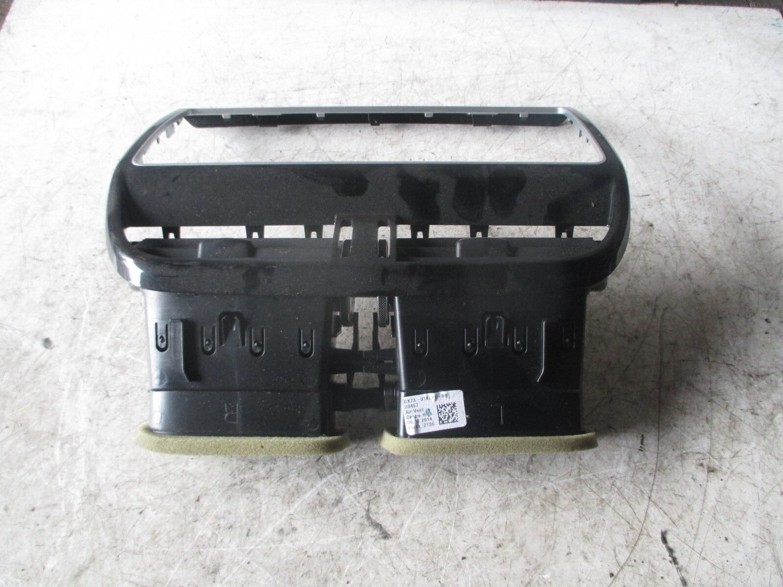 JAGUAR XE 2016 CENTRE AIR VENT WITH TRIM GX73014L21A