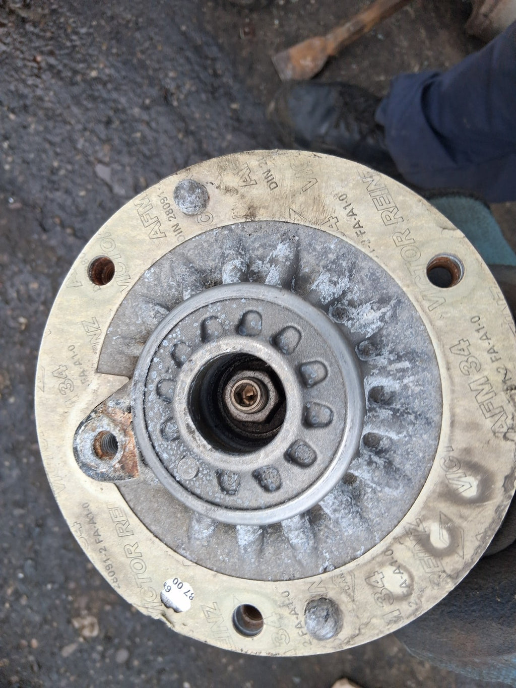 BMW 1 SERIES F20 2015 2.0 DIESEL OSF DRIVER SIDE WHEEL HUB SHOCK LEG