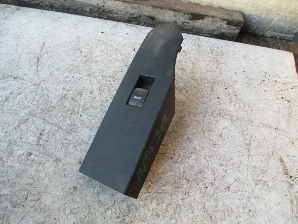 TOYOTA AURIS 2018 MK2 NSF PASSENGER SIDE FRONT WINDOW SWITCH
