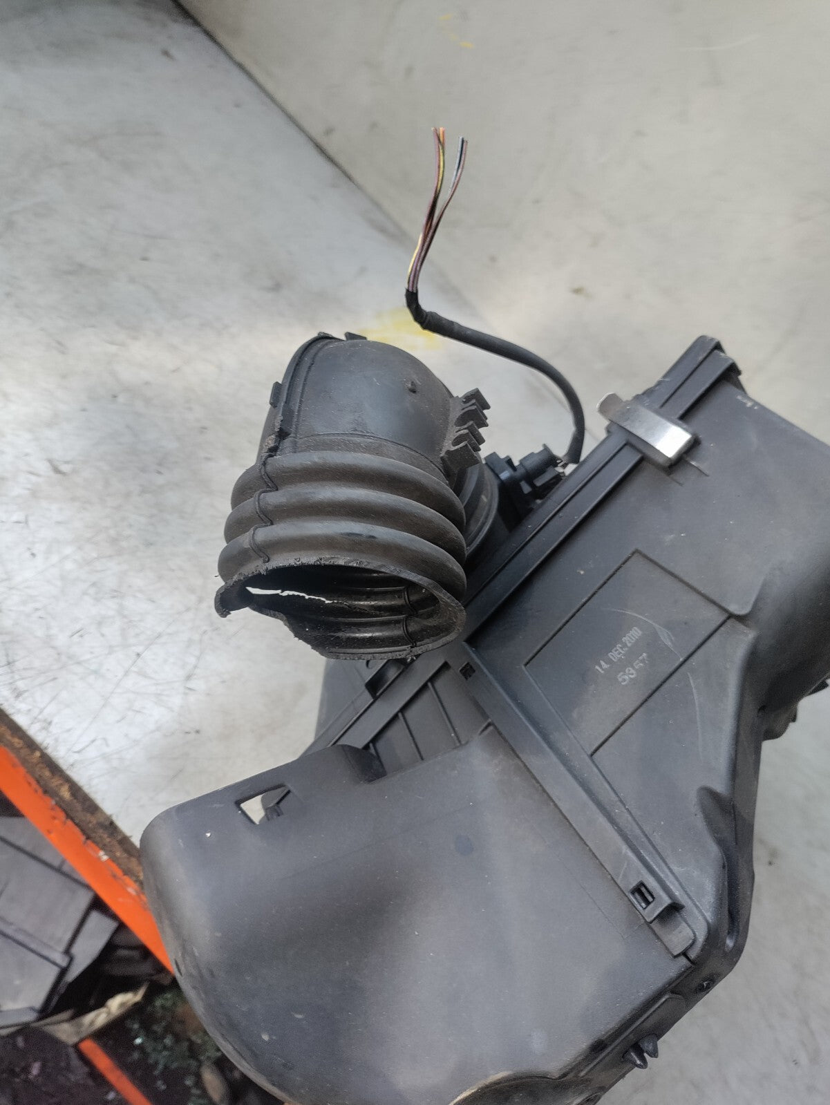 2010 BMW 3 SERIES E90 2.0 DIESEL AIR FILTER BOX 8512599