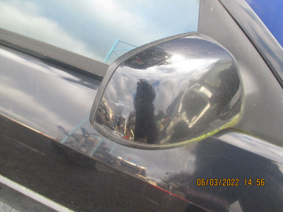 FORD MONDEO 2003 MK3 OSF FRONT DRIVER SIDE COMPLETE DOOR BLACK