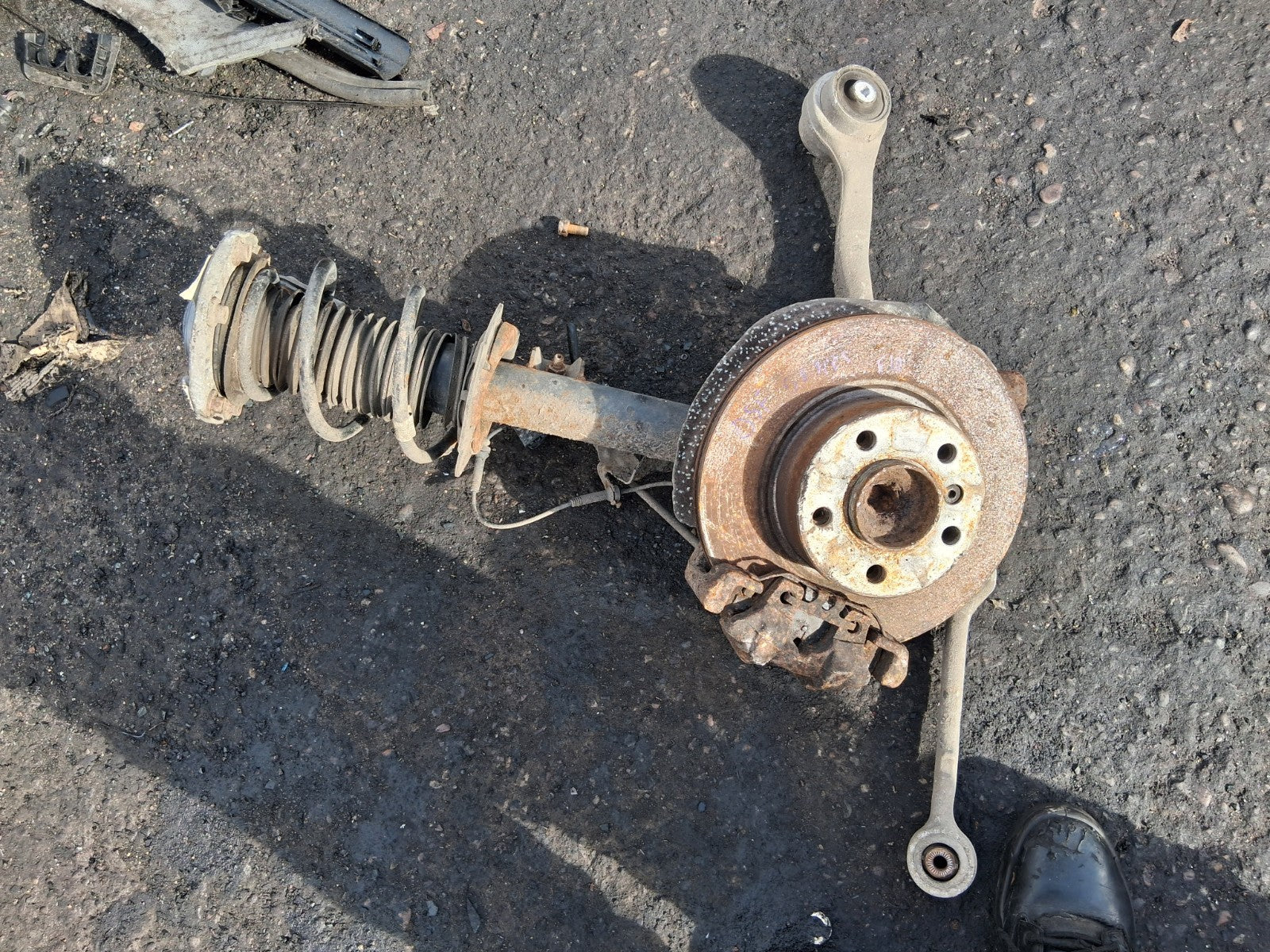 2010 BMW 5 SERIES F10 OSF DRIVER SIDE FRONT RIGHT HUB SHOCK SPRING LEG