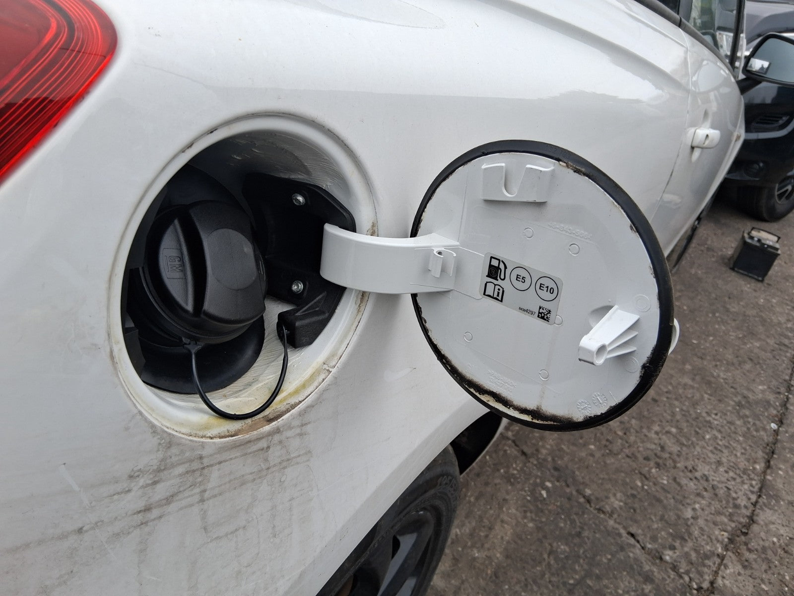 2019 VAUXHALL CORSA E FUEL FILLER FLAP OLYMPIC WHITE Z40R