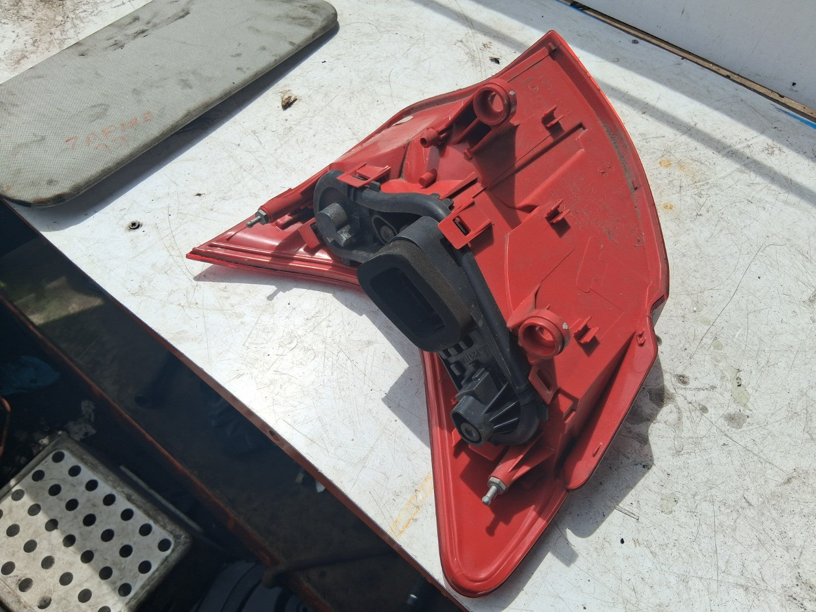 2012 PEUGEOT 3008 NSR PASSENGER SIDE REAR OUTER TAIL LIGHT LAMP