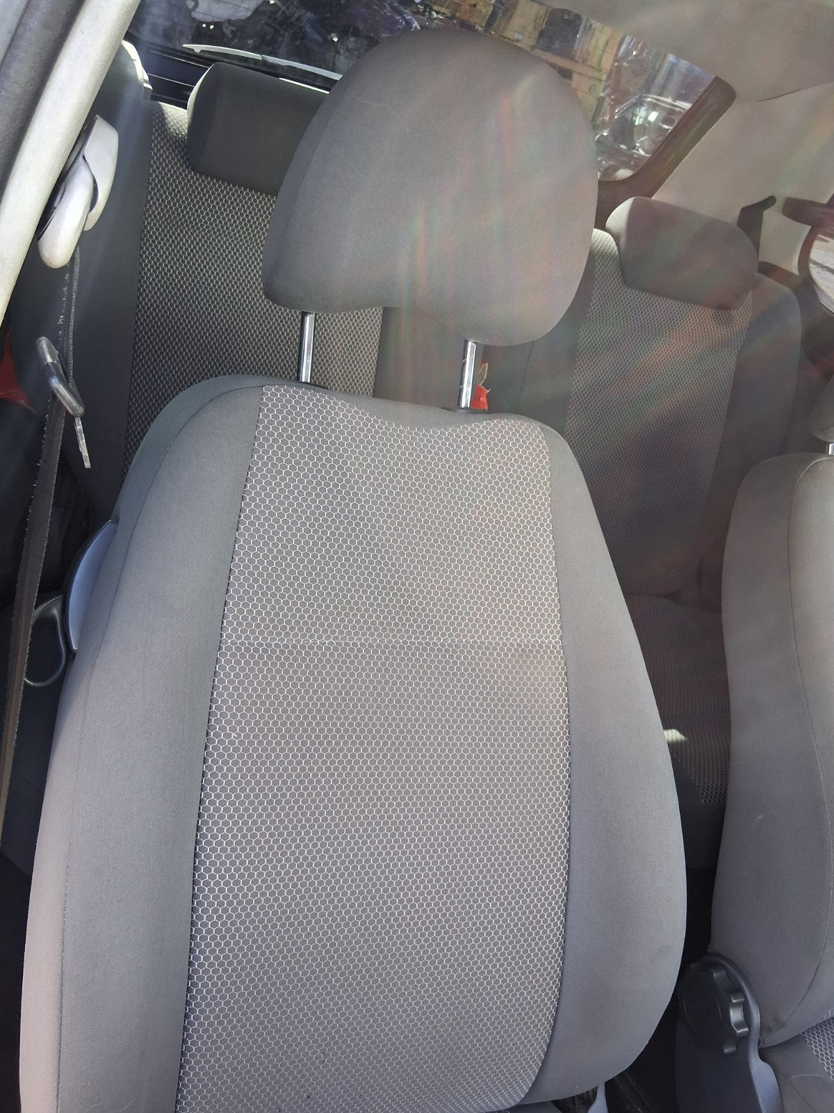 2011 VW VOLKSWAGEN FOX 3 DOOR OSF DRIVER SIDE FRONT RIGHT COMPLETE SEAT FABRIC
