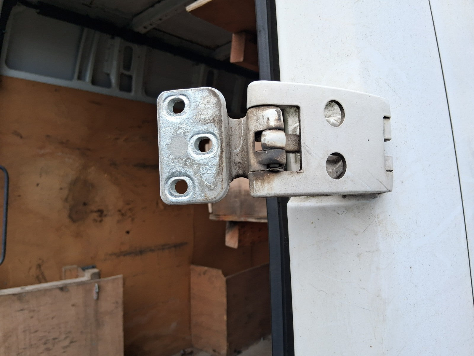 2016 MERCEDES SPRINTER MK2 W906 OSR DRIVER SIDE REAR RIGHT PAIR OF HINGES