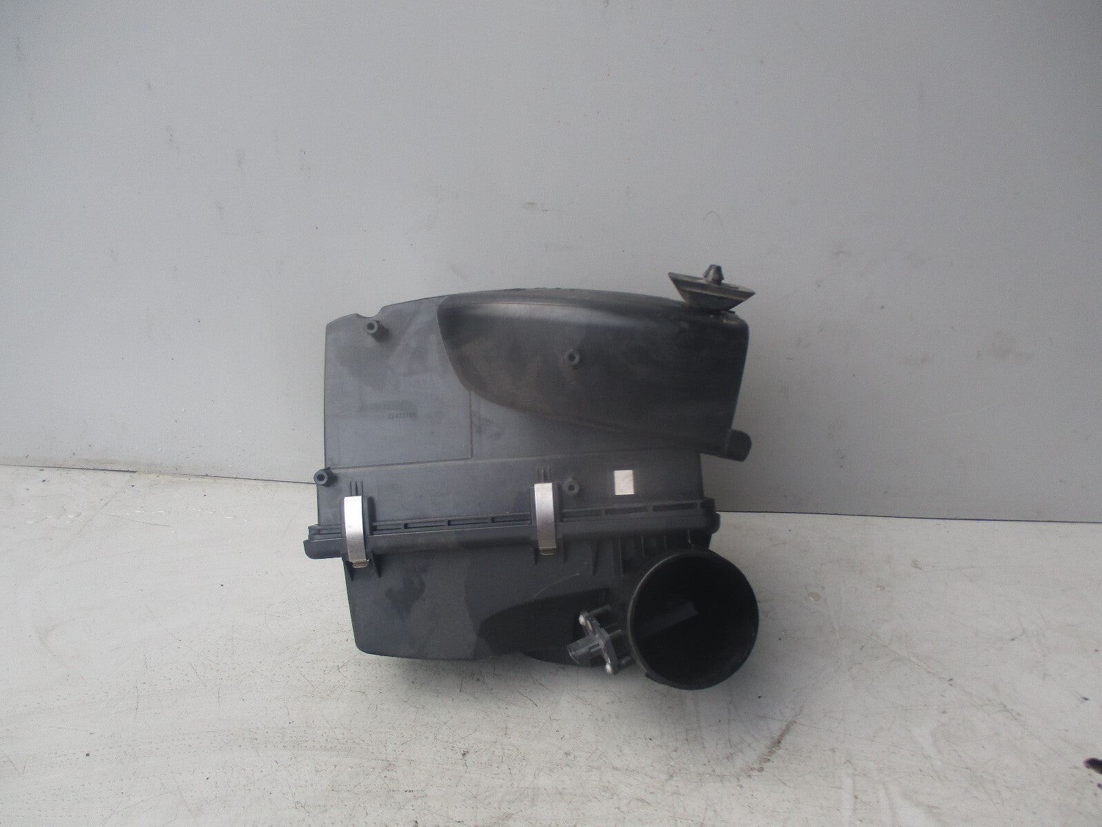 BMW 3 SERIES G20 INTAKE SILENCER AIR INTAKE BOX 18026310